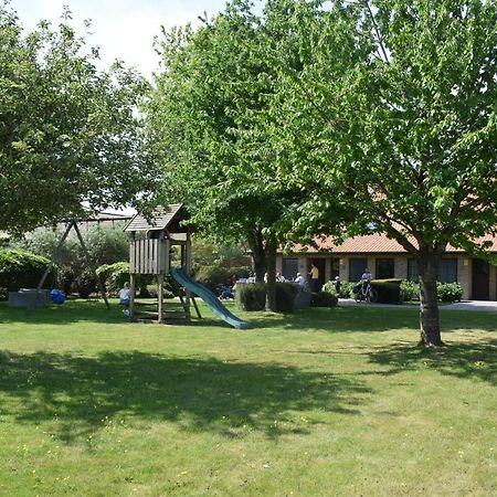 De Meiboom Vakantiehoeve Tot 21 Pers Langemark Eksteriør billede