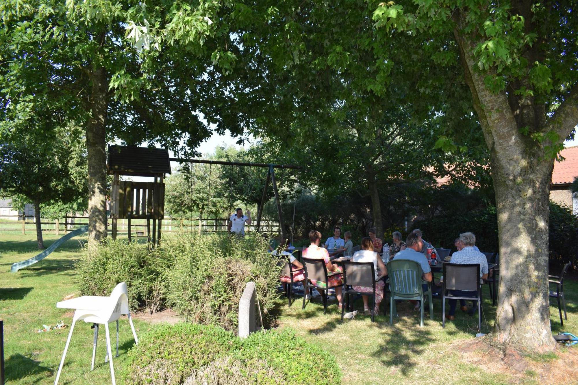 De Meiboom Vakantiehoeve Tot 21 Pers Langemark Eksteriør billede